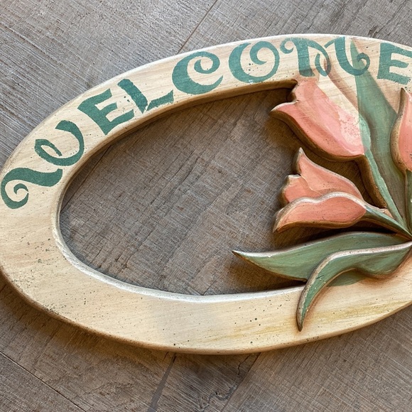 Vintage Handcrafted Wood Tulips Floral Welcome Sign - Picture 3 of 6